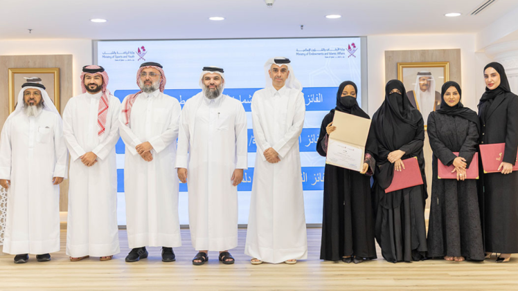 جانب من تسليم الجوائز