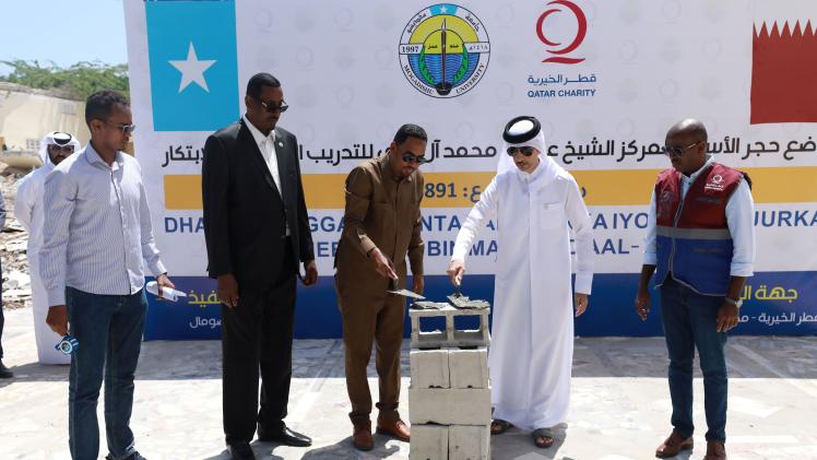 جانب من وضع حجر الأساس