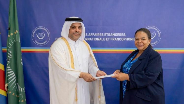 جانب من تسلم الأوراق