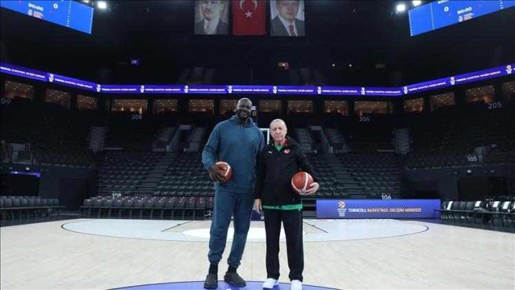 صورة للرئيس التركي مع شاكيل أونيل