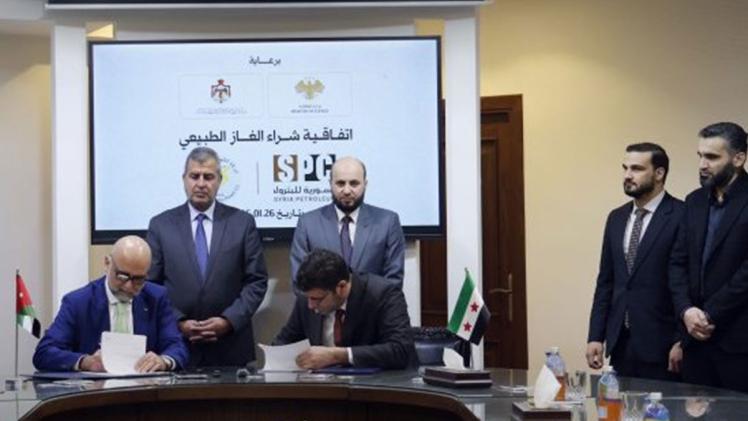 جانب من توقيع الاتفاقية