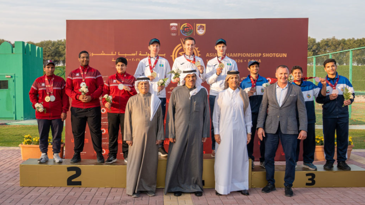 جانب من استلام الجوائز