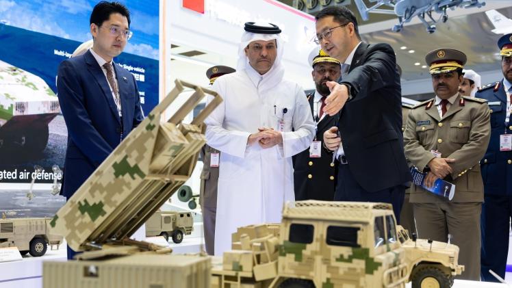 جانب من زيارة سعادة وزير الدولة لشؤون الدفاع للمعرض