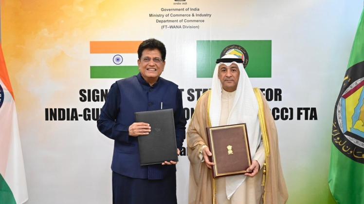 جانب من توقيع البيان المشترك