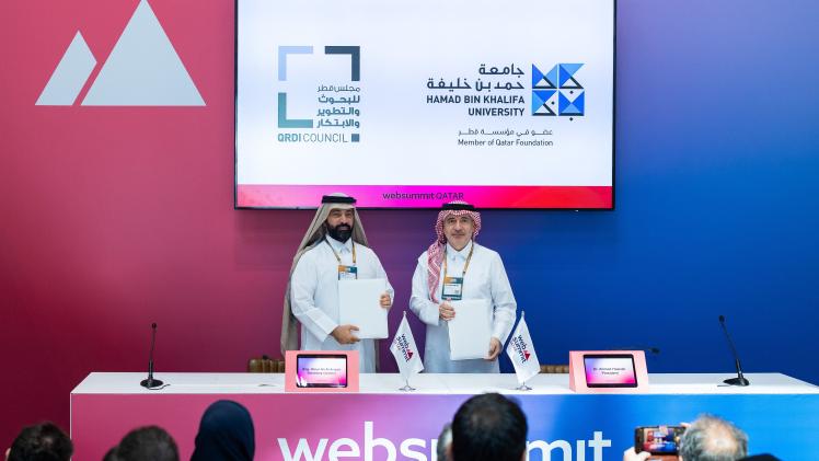 جانب من توقيع الاتفاقية