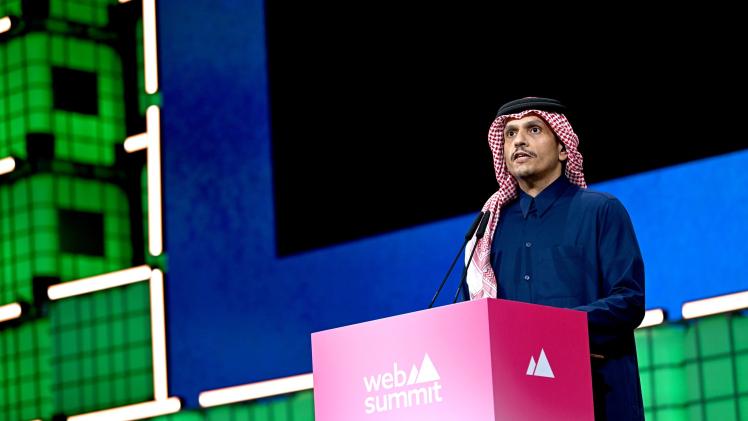 معالي رئيس الوزراء خلال إلقاء كلمته في افتتاح قمة الويب