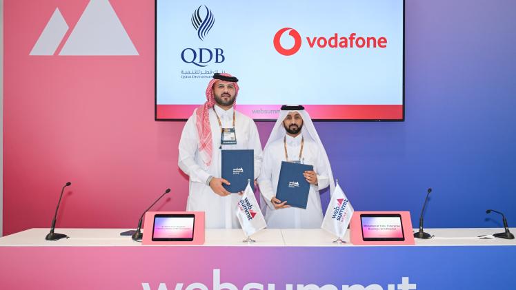 جانب من توقيع الاتفاقية