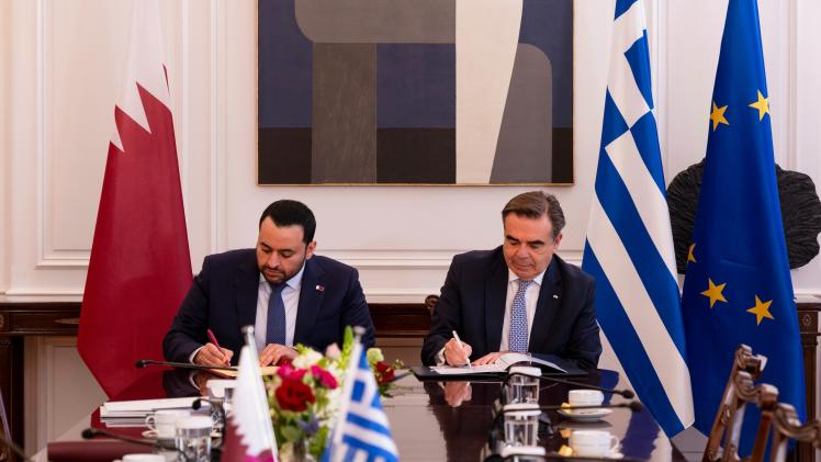 جانب من توقيع الاتفاقية