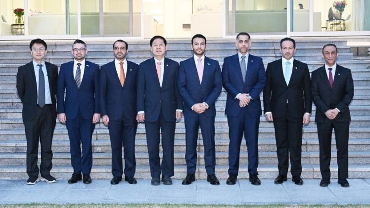 صورة جماعية للمشاركين في الاجتماع