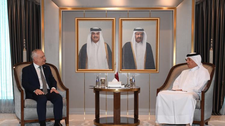 سعادة وزير الدولة للشؤون الخارجية تسلم الرسالة