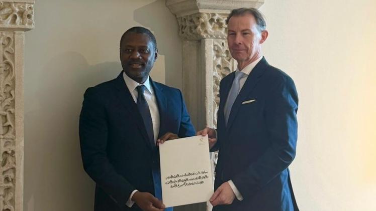 جانب من تسليم أوراق الاعتماد