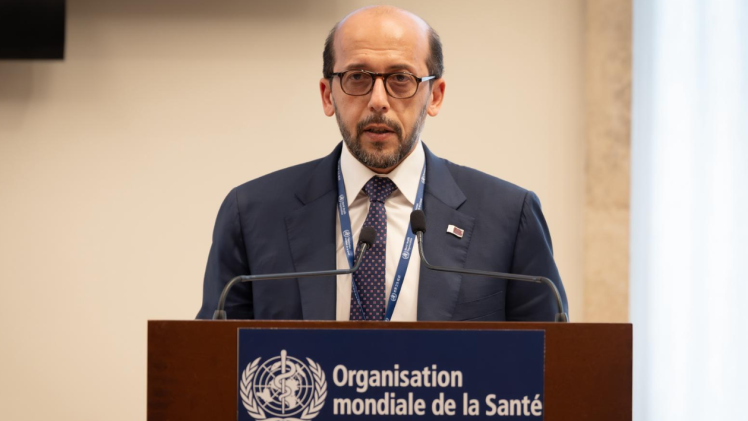 السيد منصور بن إبراهيم آل محمود وزير الصحة العامة
