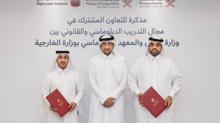 جانب من توقيع الاتفاقية