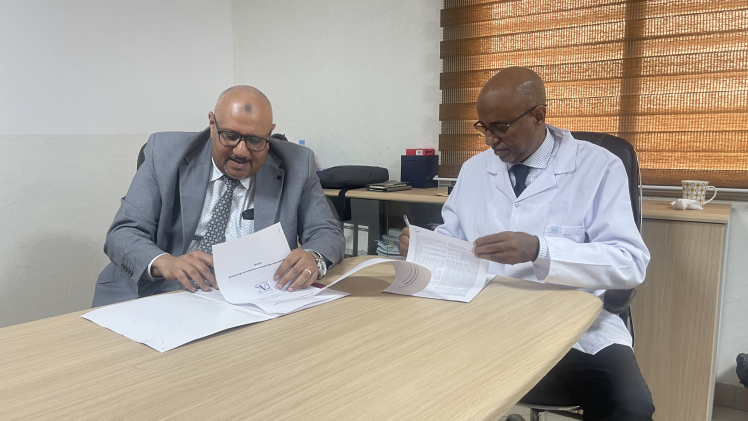جانب من توقيع الاتفاقية