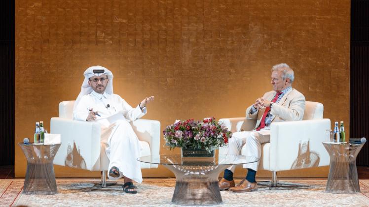 د. ماجد الأتصاري خلال الجلسة الحوارية