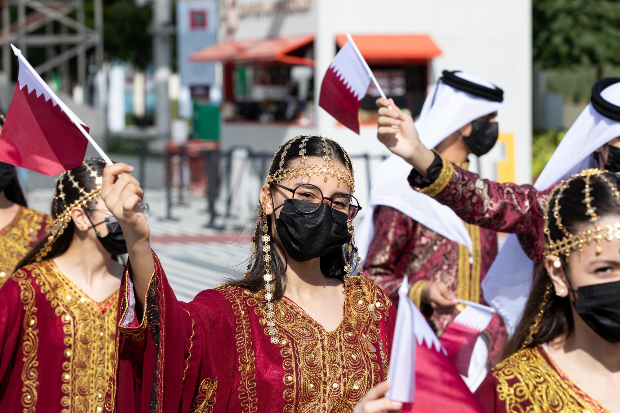 Cultural_Performers_walk_to_the_Qatar_Pavilion_during_Qatar_National_Day_m24827