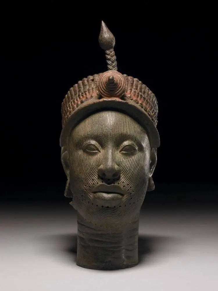 تمثال رأس ملك «إيفي»