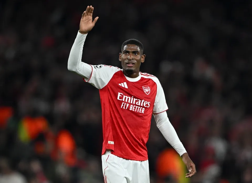 cristhian-mosquera-arsenal-shows-appreciation-1028110767_2f33be