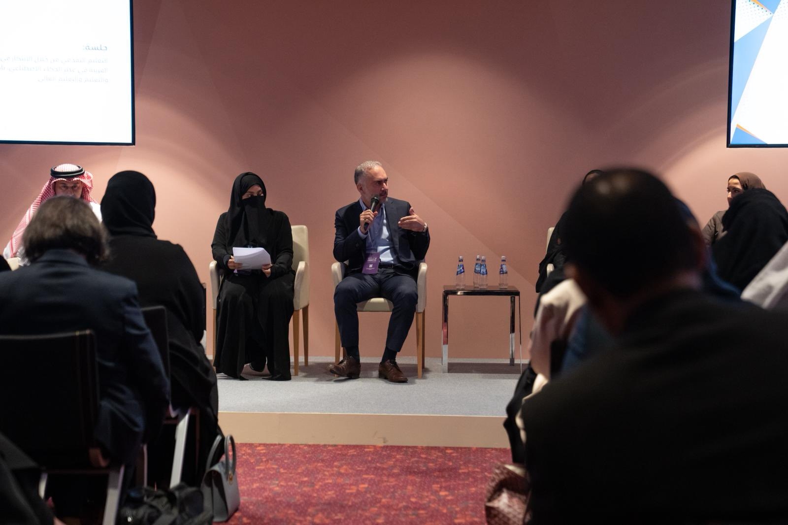 G6iyhymWUAAE-Iy.jfif