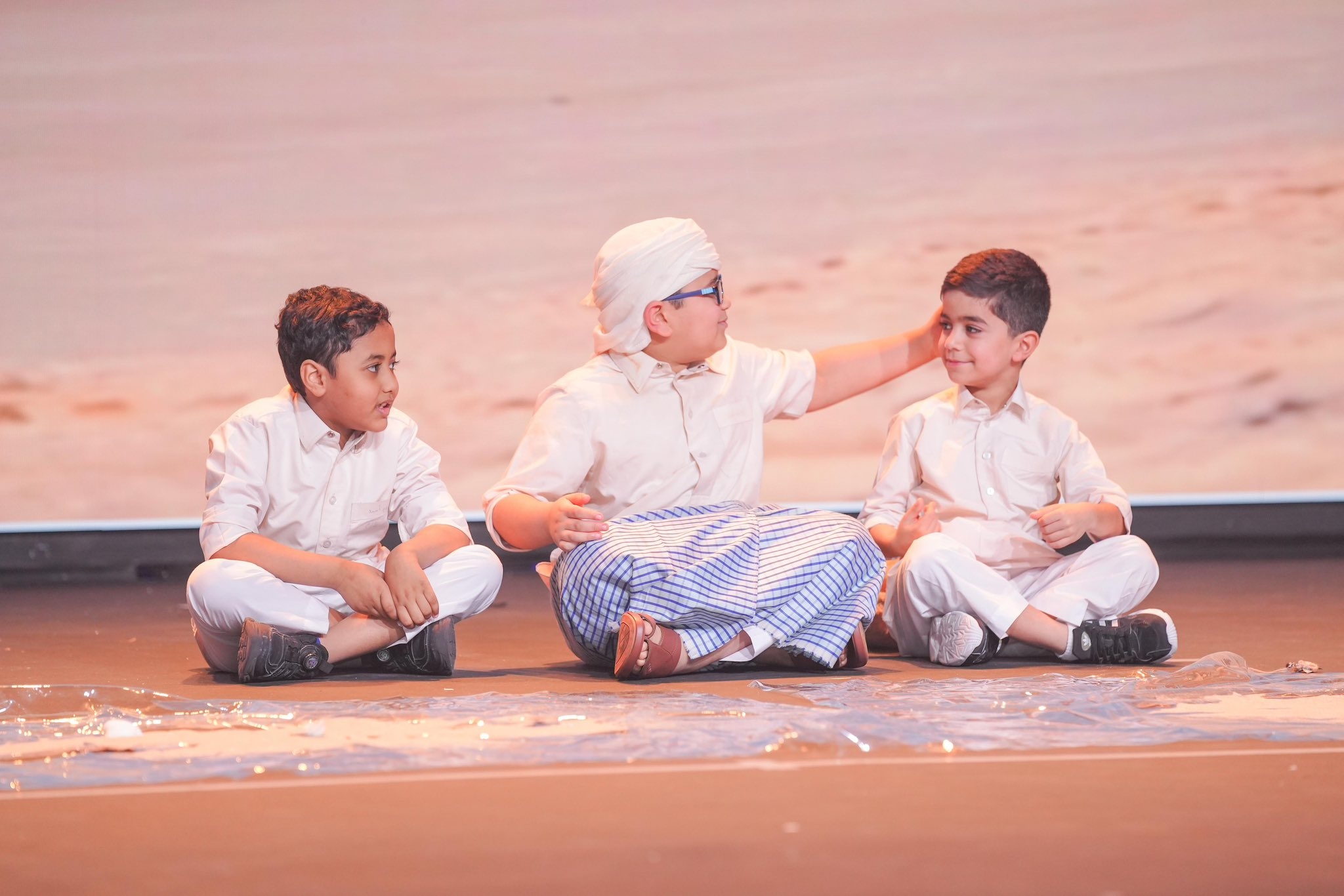 G6i5tcyWEAAAhk8.jfif