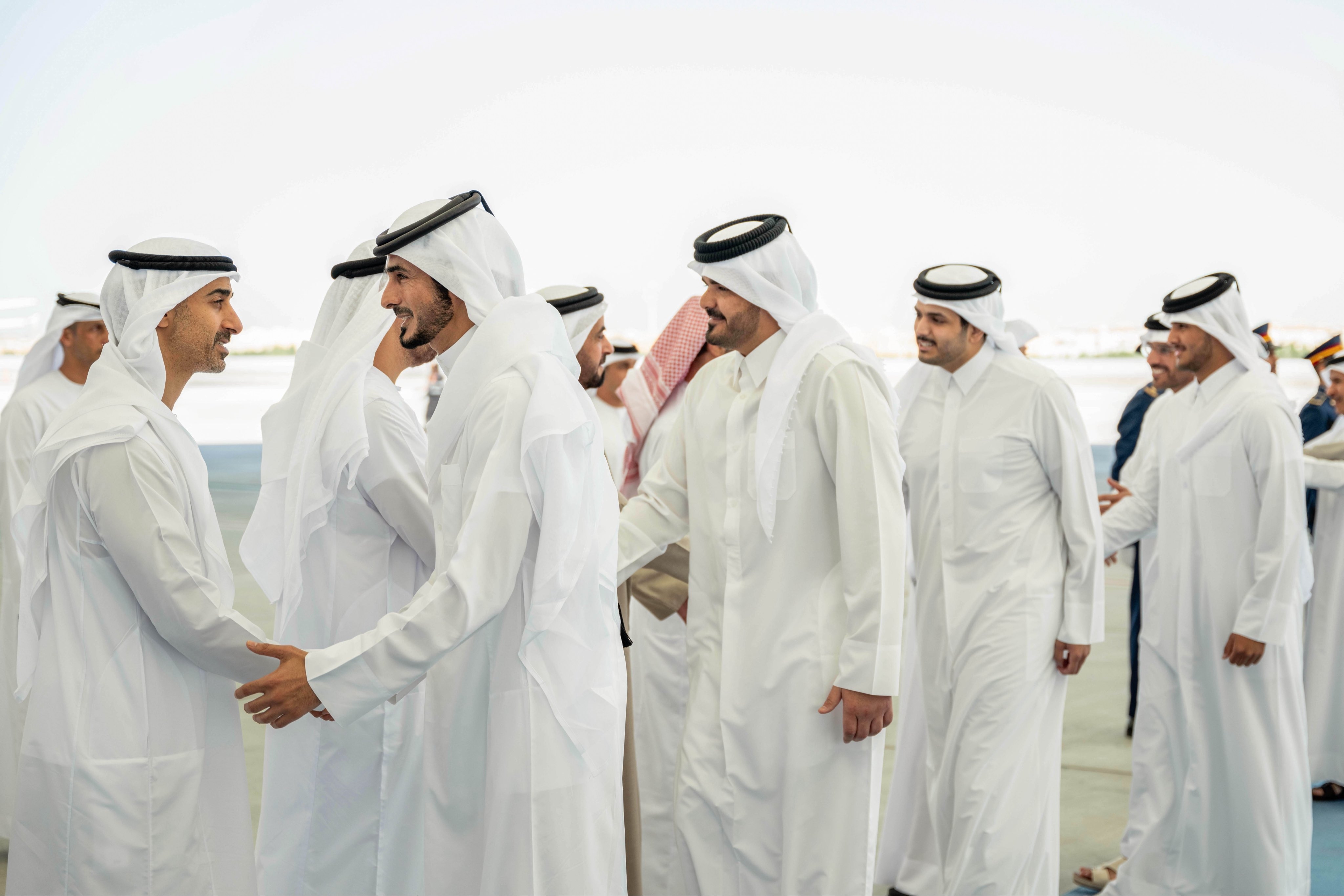 HBHU-HHXMAEknFz.jfif