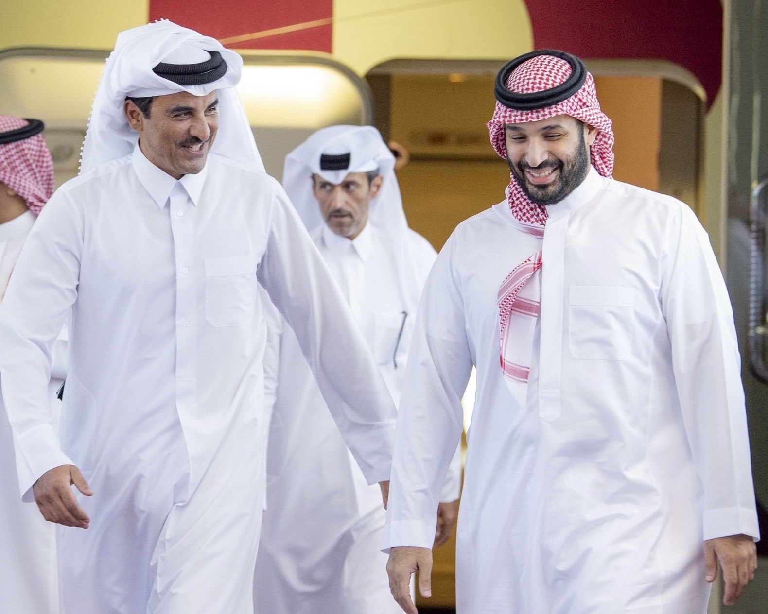 HEqsg4VXYAAGXhL.jfif