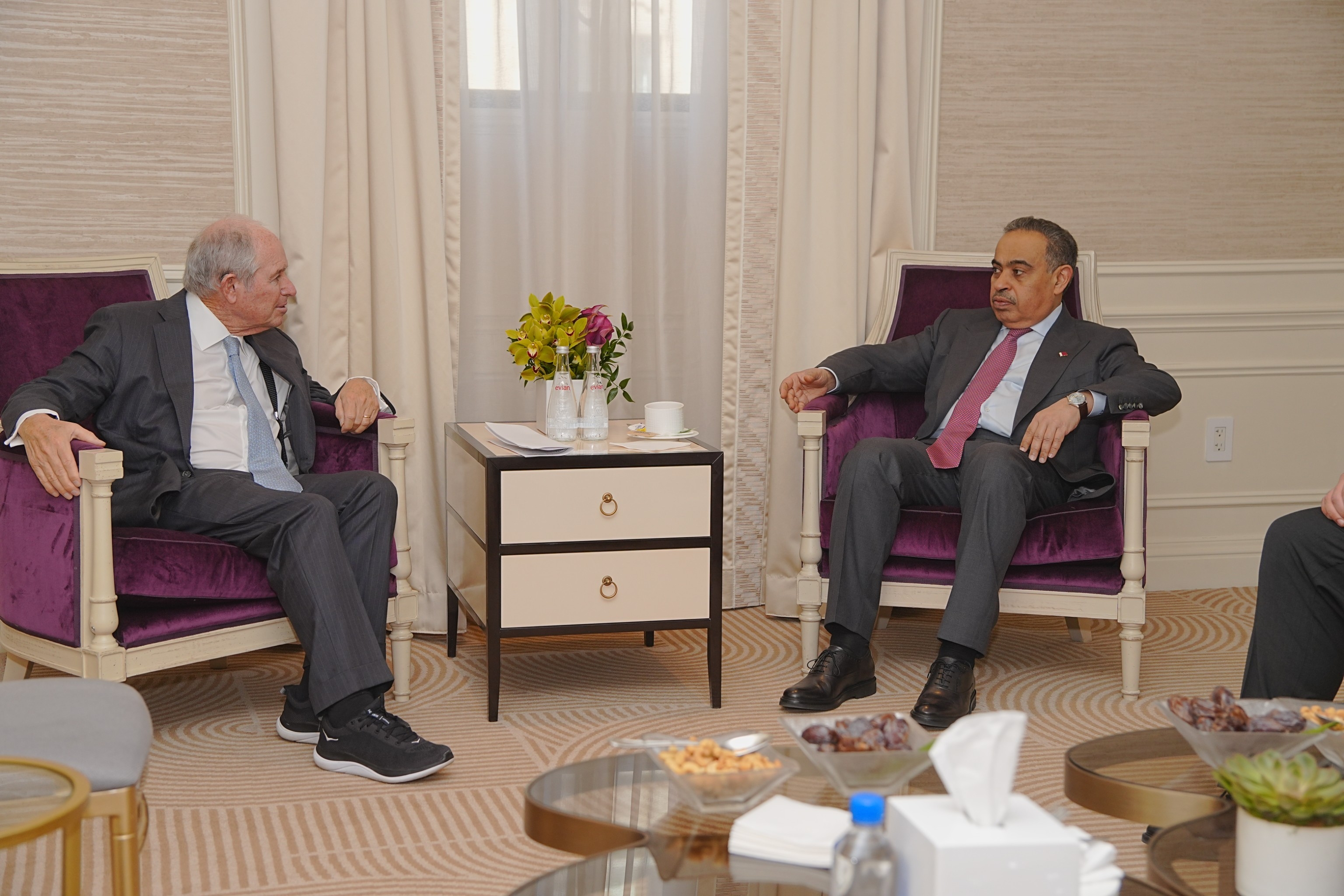 HF467S-WoAAAS0x.jfif